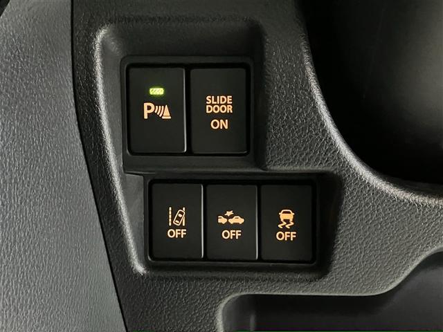 トラクションコントロールとは、すべりやすい路面での発進時や加速時にタイヤの空転を抑え、駆動力確保に貢献する機能です。詳細は販売店スタッフまでおたずねください。