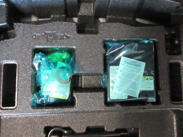 カローラツーリング ハイブリッド ダブルバイビー バックモニター フルセグTV LEDライト ハーフレザーシート 点検記録簿 クルコン 横滑り防止 盗難防止装置 ナビ・TV ドライブレコーダー エアバッグ ETC ABS 助手席エアバッグ キーレス(7枚目)