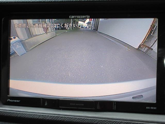 バックモニターで、後方を確認しながら安心して駐車することができます。運転初心者も熟練者も必須の機能ですよ！