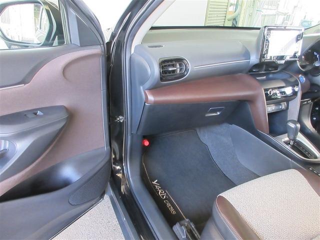 ヤリスクロス ハイブリッドZ インテリジェントキー アルミホイル LEDライト リアカメラ クルーズコントロール 整備記録簿 横滑り防止システム ナビTV メモリーナビゲーション 電動シ-ト パワステ オートエアコン キーフリー(4枚目)