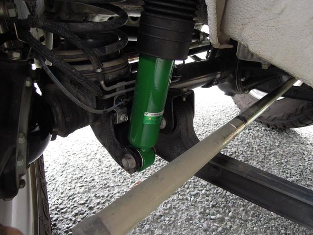 ジムニー ＸＣ　ワンオーナー禁煙車　５速　５速　ワンオーナー　禁煙車　ルーフキャリア　純正グリル　ＴＥＩＮショックアブソーバー　ＫＥＮＷＯＯＤナビＴＶＢｌｕｅｔｏｏｔｈ対応　３６０ドラレコ　トーヨータイヤＲ／Ｔ　ＥＴＣ（17枚目）
