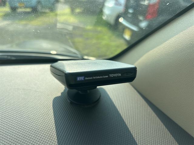 シエンタ G ETC バックカメラ ナビ TV 両側スライド・片側電動 HID スマートキー 電動格納ミラー 3列シート CVT アルミホイール CD 衝突安全ボディ ABS エアコン パワーステアリング(7枚目)