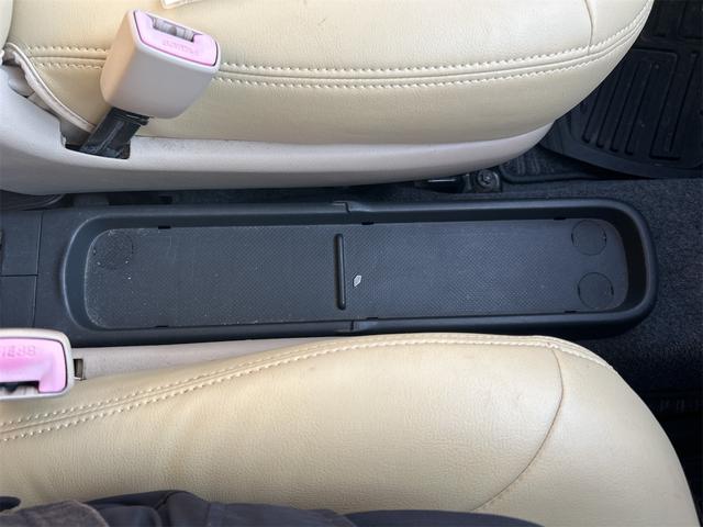 シエンタ G ETC バックカメラ ナビ TV 両側スライド・片側電動 HID スマートキー 電動格納ミラー 3列シート CVT アルミホイール CD 衝突安全ボディ ABS エアコン パワーステアリング(44枚目)