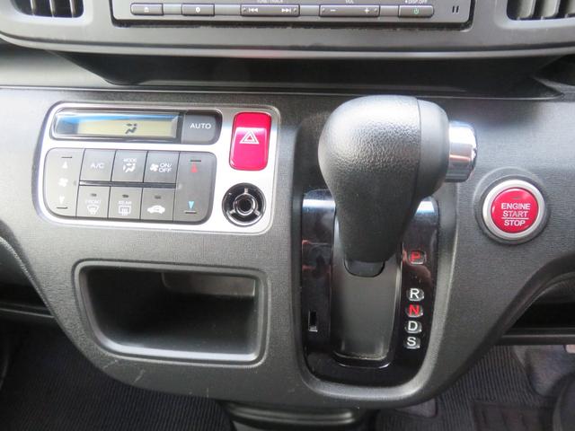 エレベーターで２階、３階へ上がっていけます♪ご来店の際はぜひご覧ください♪