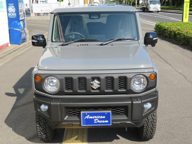 ジムニー XC 届出済未使用車 4WD AT車 衝突被害軽減システム LEDヘッドランプ TOYOオープンカントリータイヤ 純正16インチアルミ クリアランスソナー レーンアシスト 背面タイヤ フロアマット(6枚目)