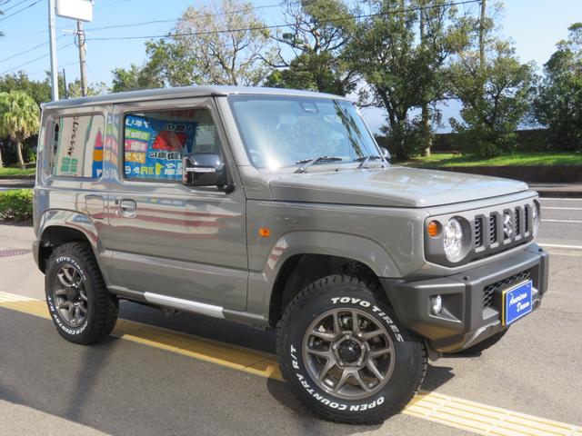 ジムニー XC 届出済未使用車 4WD AT車 衝突被害軽減システム LEDヘッドランプ TOYOオープンカントリータイヤ 純正16インチアルミ クリアランスソナー レーンアシスト 背面タイヤ フロアマット(9枚目)