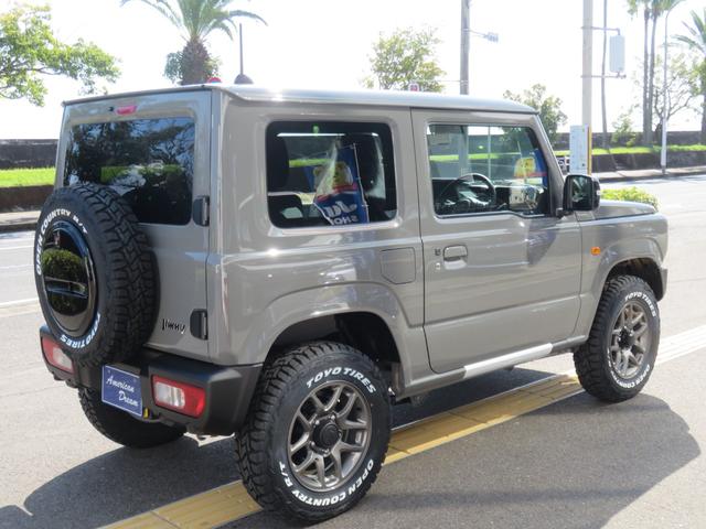 ジムニー XC 届出済未使用車 4WD AT車 衝突被害軽減システム LEDヘッドランプ TOYOオープンカントリータイヤ 純正16インチアルミ クリアランスソナー レーンアシスト 背面タイヤ フロアマット(14枚目)