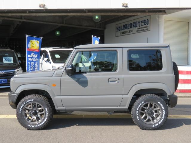 ジムニー XC 届出済未使用車 4WD AT車 衝突被害軽減システム LEDヘッドランプ TOYOオープンカントリータイヤ 純正16インチアルミ クリアランスソナー レーンアシスト 背面タイヤ フロアマット(19枚目)