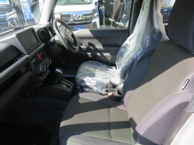 ジムニー XC 届出済未使用車 4WD AT車 衝突被害軽減システム LEDヘッドランプ TOYOオープンカントリータイヤ 純正16インチアルミ クリアランスソナー レーンアシスト 背面タイヤ フロアマット(21枚目)