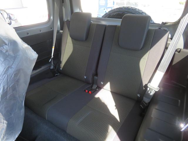 ジムニー XC 届出済未使用車 4WD AT車 衝突被害軽減システム LEDヘッドランプ TOYOオープンカントリータイヤ 純正16インチアルミ クリアランスソナー レーンアシスト 背面タイヤ フロアマット(23枚目)