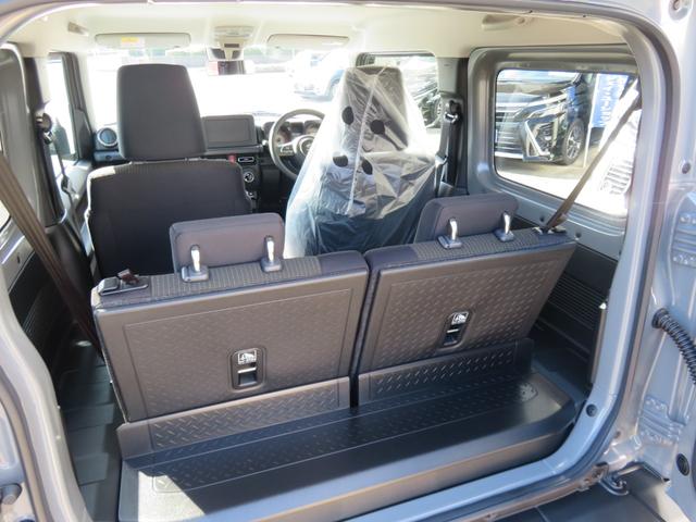 ジムニー XC 届出済未使用車 4WD AT車 衝突被害軽減システム LEDヘッドランプ TOYOオープンカントリータイヤ 純正16インチアルミ クリアランスソナー レーンアシスト 背面タイヤ フロアマット(25枚目)