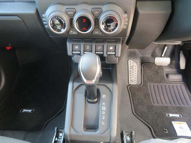 ジムニー XC 届出済未使用車 4WD AT車 衝突被害軽減システム LEDヘッドランプ TOYOオープンカントリータイヤ 純正16インチアルミ クリアランスソナー レーンアシスト 背面タイヤ フロアマット(36枚目)