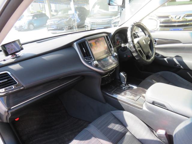 クラウンハイブリッド アスリートＳ　純正ナビ　フルセグＴＶ　バックカメラ　ブルートゥース　キセノンランプ　ＬＥＤフォグランプ　クリアランスソナー　純正１７ンチアルミ　ビルトインＥＴＣ　前席パワーシート　クルコン　プッシュスタート（22枚目）