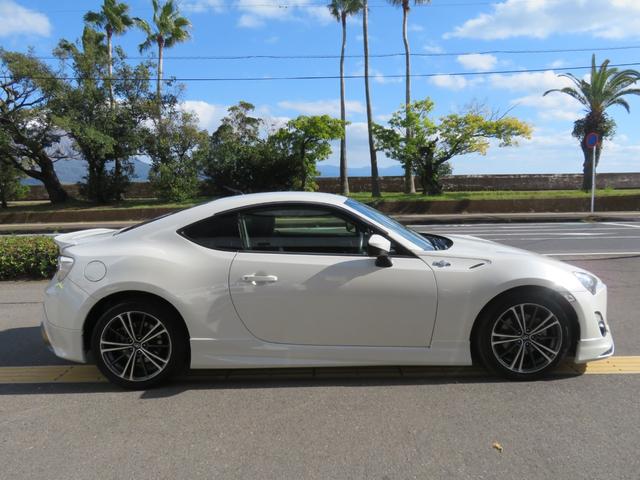 ８６ ＧＴ　モデリスタエアロ　ＴＲＤ４本出しマフラー　純正ナビ　フルセグＴＶ　バックカメラ　ブルートゥース　キセノンランプ　ＬＥＤフォグランプ　パドルシフト　プッシュスタート　スマートキー（13枚目）