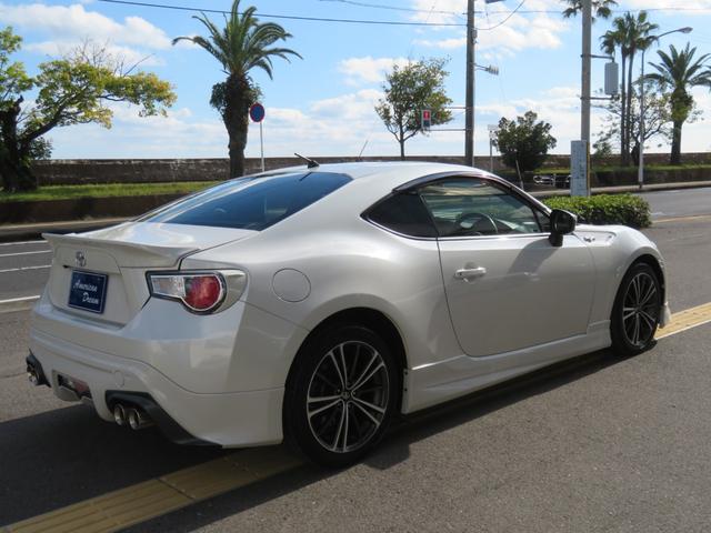 ８６ ＧＴ　モデリスタエアロ　ＴＲＤ４本出しマフラー　純正ナビ　フルセグＴＶ　バックカメラ　ブルートゥース　キセノンランプ　ＬＥＤフォグランプ　パドルシフト　プッシュスタート　スマートキー（14枚目）