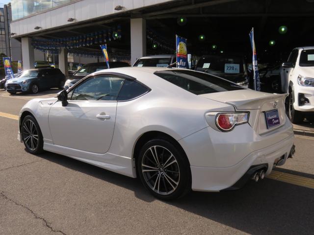 ８６ ＧＴ　モデリスタエアロ　ＴＲＤ４本出しマフラー　純正ナビ　フルセグＴＶ　バックカメラ　ブルートゥース　キセノンランプ　ＬＥＤフォグランプ　パドルシフト　プッシュスタート　スマートキー（18枚目）