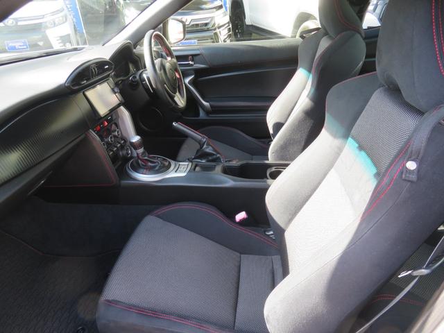 ８６ ＧＴ　モデリスタエアロ　ＴＲＤ４本出しマフラー　純正ナビ　フルセグＴＶ　バックカメラ　ブルートゥース　キセノンランプ　ＬＥＤフォグランプ　パドルシフト　プッシュスタート　スマートキー（21枚目）