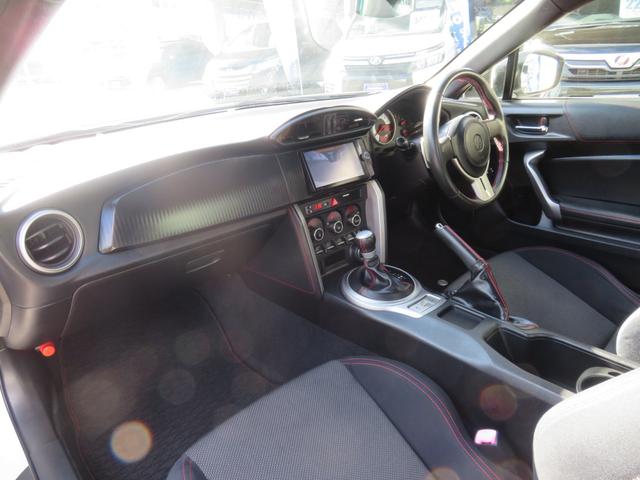 ８６ ＧＴ　モデリスタエアロ　ＴＲＤ４本出しマフラー　純正ナビ　フルセグＴＶ　バックカメラ　ブルートゥース　キセノンランプ　ＬＥＤフォグランプ　パドルシフト　プッシュスタート　スマートキー（22枚目）