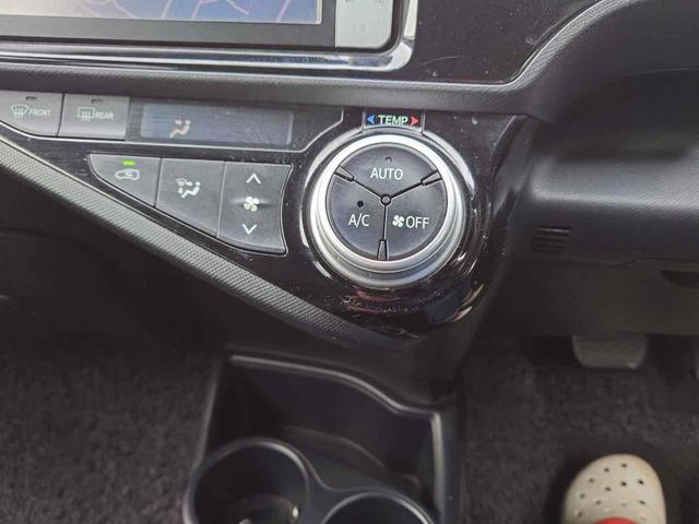 アクア Ｓ　ＥＴＣ　バックカメラ　ナビ　ＴＶ　スマートキー　アイドリングストップ　電動格納ミラー　ＣＶＴ　衝突安全ボディ　記録簿　ＡＢＳ　ＥＳＣ　ＣＤ　ＤＶＤ再生　ＵＳＢ　Ｂｌｕｅｔｏｏｔｈ　エアコン（5枚目）