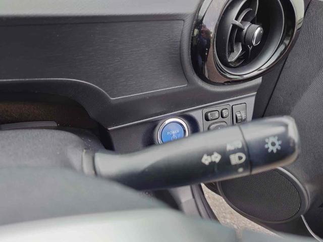 アクア Ｓ　ＥＴＣ　バックカメラ　ナビ　ＴＶ　スマートキー　アイドリングストップ　電動格納ミラー　ＣＶＴ　衝突安全ボディ　記録簿　ＡＢＳ　ＥＳＣ　ＣＤ　ＤＶＤ再生　ＵＳＢ　Ｂｌｕｅｔｏｏｔｈ　エアコン（7枚目）