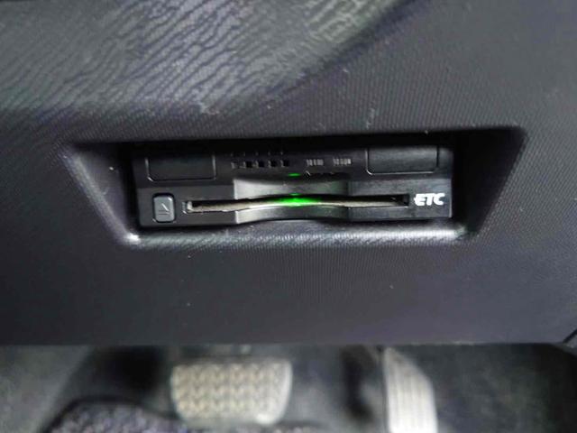 アクア Ｓ　ＥＴＣ　バックカメラ　ナビ　ＴＶ　スマートキー　アイドリングストップ　電動格納ミラー　ＣＶＴ　衝突安全ボディ　記録簿　ＡＢＳ　ＥＳＣ　ＣＤ　ＤＶＤ再生　ＵＳＢ　Ｂｌｕｅｔｏｏｔｈ　エアコン（9枚目）