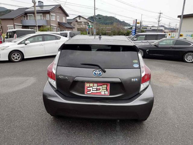 アクア Ｓ　ＥＴＣ　バックカメラ　ナビ　ＴＶ　スマートキー　アイドリングストップ　電動格納ミラー　ＣＶＴ　衝突安全ボディ　記録簿　ＡＢＳ　ＥＳＣ　ＣＤ　ＤＶＤ再生　ＵＳＢ　Ｂｌｕｅｔｏｏｔｈ　エアコン（16枚目）