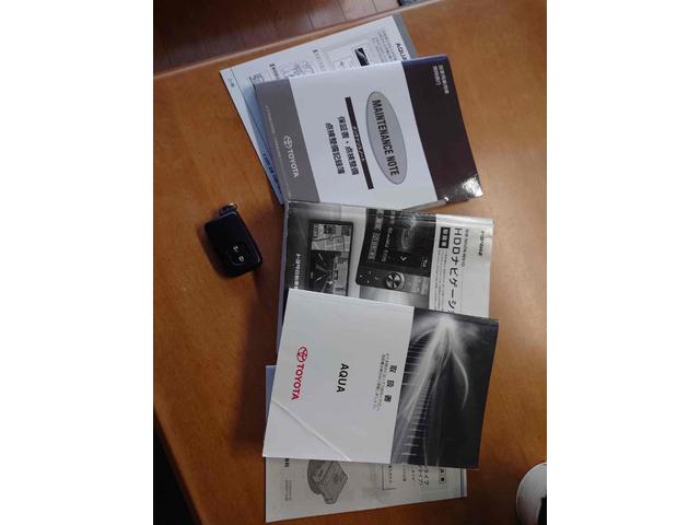 アクア Ｓ　ＥＴＣ　バックカメラ　ナビ　ＴＶ　スマートキー　アイドリングストップ　電動格納ミラー　ＣＶＴ　衝突安全ボディ　記録簿　ＡＢＳ　ＥＳＣ　ＣＤ　ＤＶＤ再生　ＵＳＢ　Ｂｌｕｅｔｏｏｔｈ　エアコン（36枚目）