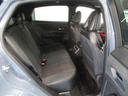 リヤシートは、左右分割式で背もたれを倒すと広いラゲッジルームとして使用可能です
