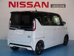 狭い駐車場での乗り降りや荷物の出し入れにとても便利なスライドドア 2