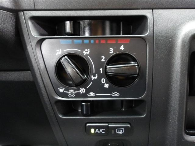 使いやすいマニュアルエアコンは簡単な操作で車内を快適にしてくれます☆