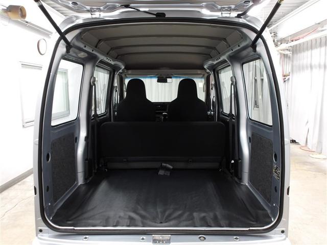 バックドアを開けると！広々収納スペース☆お仕事の予定を立てましょう♪