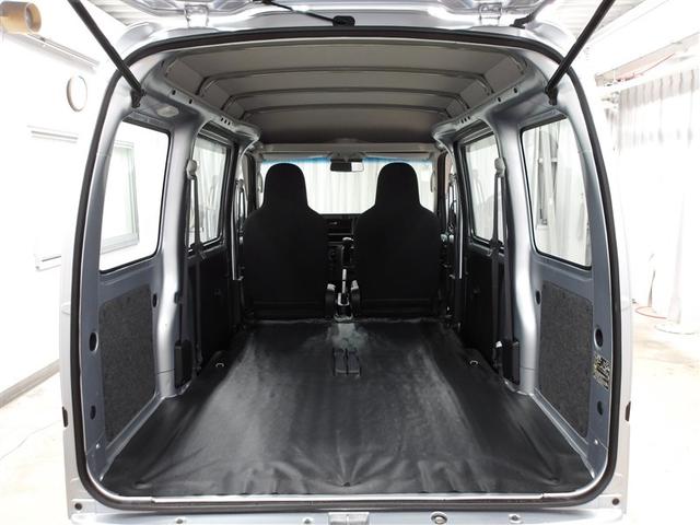 リヤシートを倒せば大きな荷物も車載可能です♪