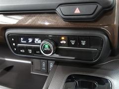 車内の温度管理に便利なオートエアコン☆ 6