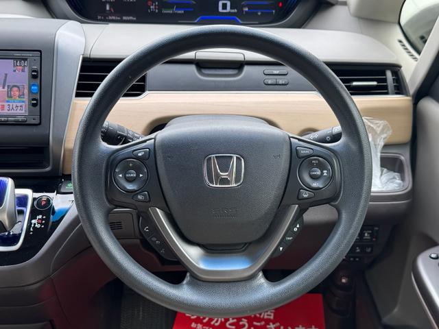 フリードハイブリッド ハイブリッド・Ｇホンダセンシング　ナビ　フルセグＴＶ　Ｂｌｕｅｔｏｏｔｈ　バックカメラ　前後ドライブレコーダー　ＥＴＣ　両側パワースライドドア　レーダークルーズコントロール　衝突被害軽減システム　レーンアシスト　プッシュスタート（6枚目）