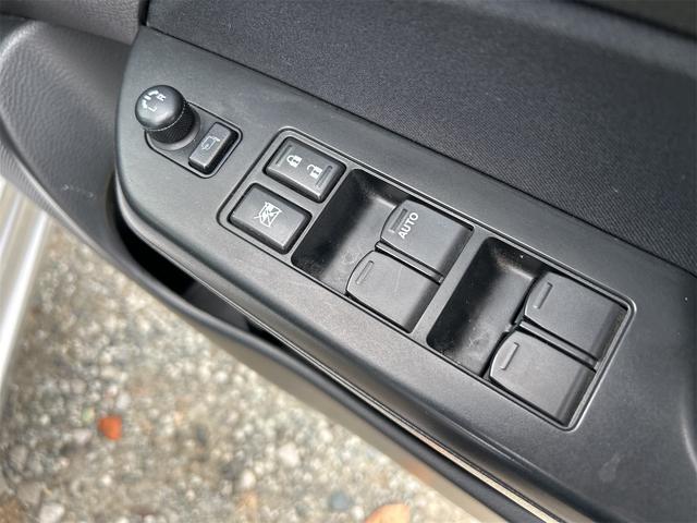 �p���[�E�B���h�E�̃X�C�b�`�ł���B�^�]�Ȃɋ��Ȃ��瑋���J���߂̃R���g���[���ł��܂���B