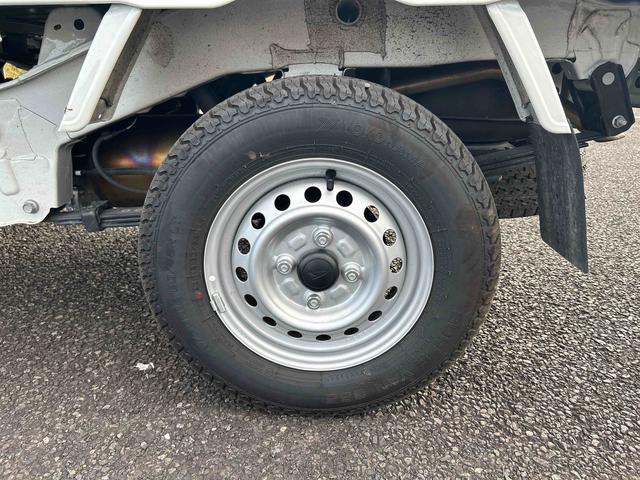 左リアタイヤの写真です♪
