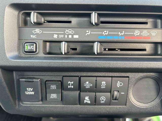 ４ＷＤ切り替えスイッチ等々の写真です