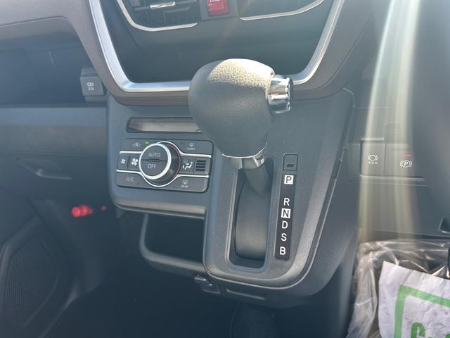 ムーヴ Ｇ　インパネシフト　プッシュスタートスイッチ　電子カードキー　電動パーキングブレーキ　助手席側電動スライドドア　衝突被害軽減ブレーキ（11枚目）