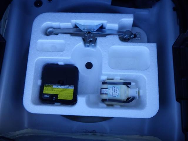 カローラフィールダー ハイブリッドG ダブルバイビー インテリキー 横滑防止 HDDナビ ミュージックプレイヤー接続可 フルセグTV オートエアコン DVD再生 アルミホイール キーフリーシステム サイドエアバッグ ナビTV パワーウィンドウ ABS(38枚目)