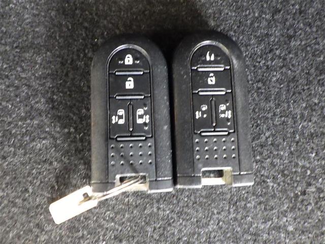 ルーミー カスタムG-T 助手席エアバック 両側オートスライドドア スマートキープッシュスタート LEDライト 1オーナー 横滑り防止機能 クルコン ETC付 アルミホイール キーレス DVD ドラレコ ナビ&TV エアバッグ(5枚目)