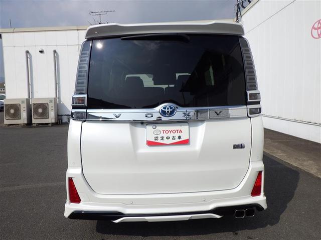 ヴォクシー ハイブリッドＺＳ　煌ＩＩＩ　地デジＴＶ　リヤカメラ　１オナ車　Ｗエアコン　スマートキー　ＤＶＤ再生可　クルコン　ＶＳＣ　キーレス　アルミホイール　ナビ＆ＴＶ　ＬＥＤヘッドランプ　ＥＴＣ　３列シート　メモリーナビ　オートエアコン（16枚目）