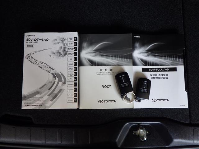 ヴォクシー ハイブリッドＺＳ　煌ＩＩＩ　地デジＴＶ　リヤカメラ　１オナ車　Ｗエアコン　スマートキー　ＤＶＤ再生可　クルコン　ＶＳＣ　キーレス　アルミホイール　ナビ＆ＴＶ　ＬＥＤヘッドランプ　ＥＴＣ　３列シート　メモリーナビ　オートエアコン（39枚目）
