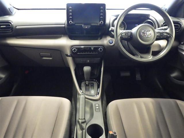 ヤリス Ｇ　カーナビ　Ｂカメラ　エアコン　スマートキー＆プッシュスタート　ドライブレコーダー　メモリーナビゲーション　イモビ　横滑り防止システム　クルーズＣ　ＡＢＳ　パワーウィンドウ　パワーステアリング（4枚目）