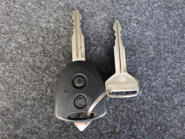 トヨタ認定中古車保証付！（１年間、距離無制限　ＨＶ車はＨＶ保証付）　別途延長保証もご用意しております♪　ぜひ現車を確認にご来店ください