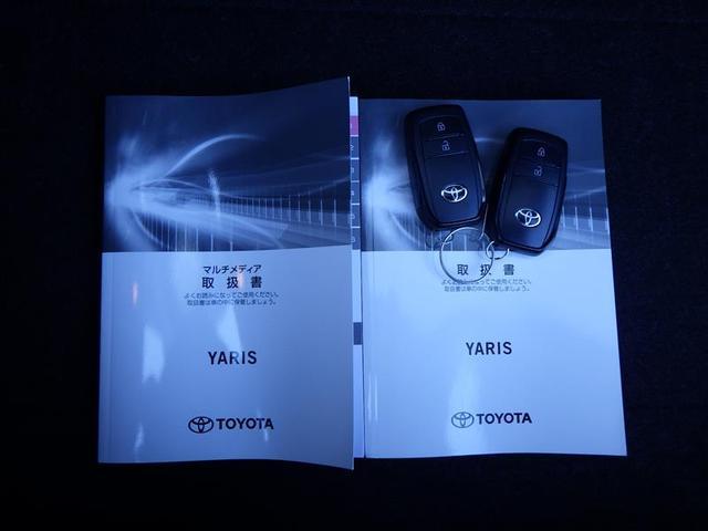 ヤリス Ｘ　ＰＣＳ　スマートキーシステム　ナビ＆ＴＶ　地デジ　横滑り防止装置付き　ワイヤレスキー　バックガイドモニター　盗難防止　サイドエアバック　エアコン　Ｗエアバッグ　パワーウインドウ　ＥＴＣ付き　パワステ（42枚目）