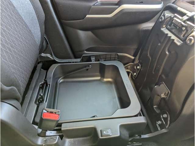 ソリオバンディット ハイブリッドMV 両側電動スライドドア シートヒーター 全周 全周囲モニター Bモニター LEDランプ クルコン イモビライザー Wエアバック スマキー サイドエアB フルセグTV オートエアコン サイドカメラ ABS(7枚目)