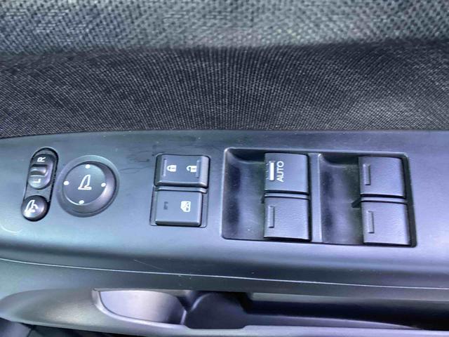 N-BOXカスタム G・ターボパッケージ ターボ車 インパネシフト プッシュスタートスイッチ 電子カードキー アルミホイール 左右パワースライドドア ABS オートエアコン(23枚目)