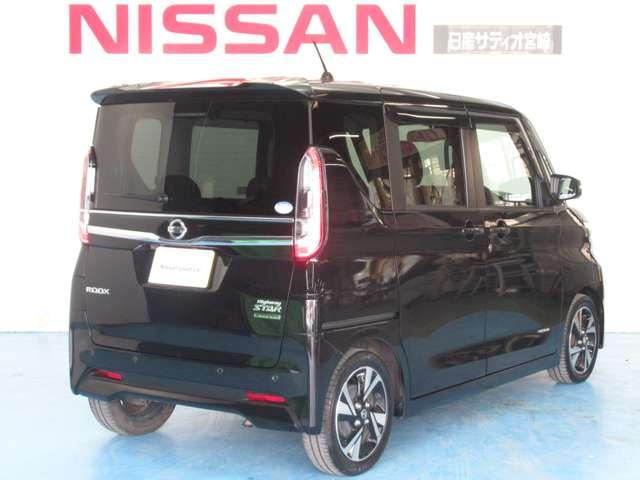 狭い駐車場での乗り降りや荷物の出し入れにとても便利なスライドドア