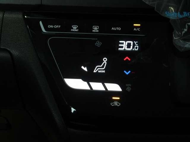 オートエアコンで車内はいつも快適　設定温度で風向きや風量を調節してくれます
