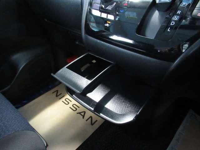 インストセンター　スライドトレイ（カップホルダー付）で便利です